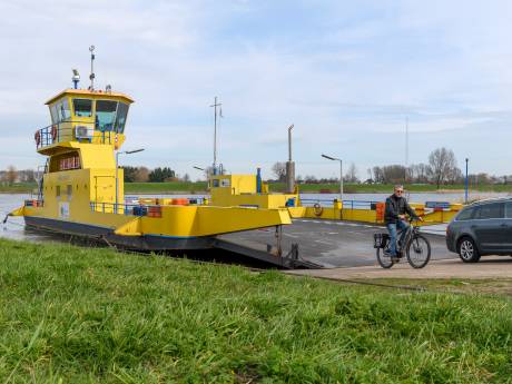 Betalen voor pont komt weer stap dichterbij na steun uit Waalwijk: politieke verdeeldheid is groot