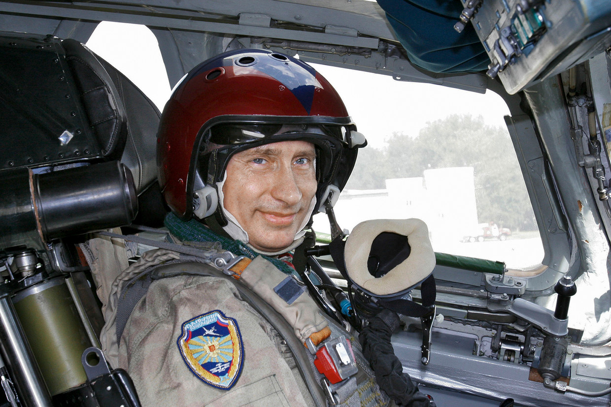 Poetin in de cockpit Beeld AP