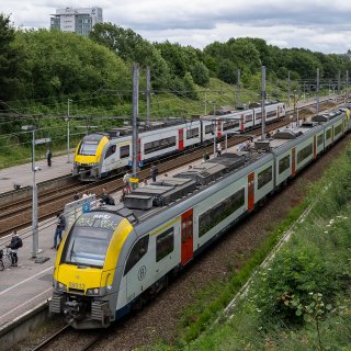 Honderden reizigers vast op twee geblokkeerde treinen tussen Leuven en Luik