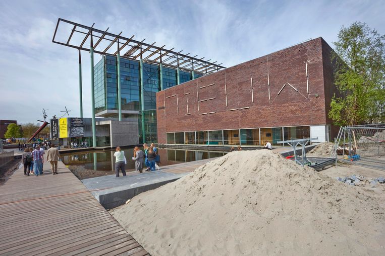 De eerste Spreker voor de Levenden van Het Nieuwe Instituut, Maike van Stiphout, gaat zich met name richten op het gebouw, de materiaalkeuze en de buitenruimte.  Beeld Otto Snoek
