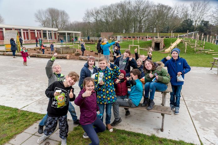 De leerlingen van het Sint-Jozefsinstituut lijken alvast tevreden met hun nieuwe speelplaats.