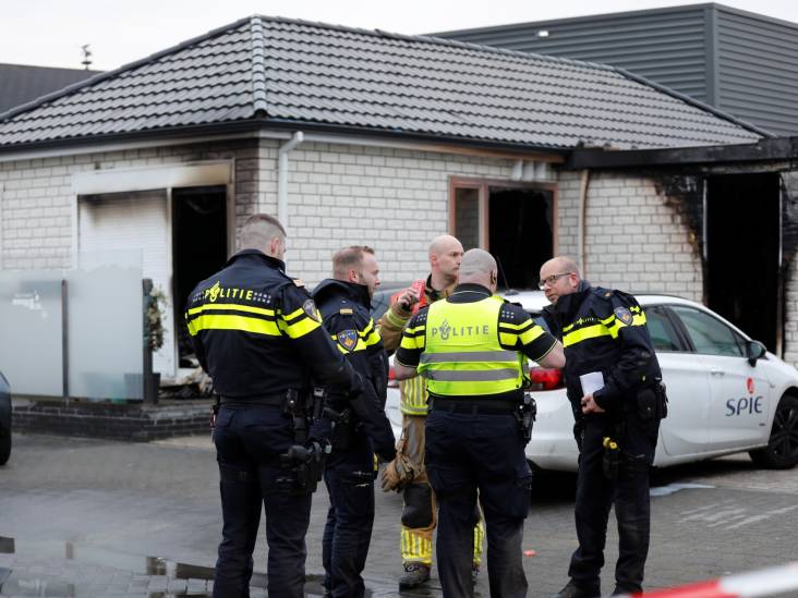 Vier gewonden bij woonwagenbrand Bergen op Zoom, één slachtoffer met traumahelikopter naar ziekenhuis