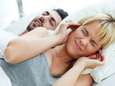 Heb je een snurkende partner of snurk je zelf? Met deze 5 trucjes leg je die kettingzaag aan banden