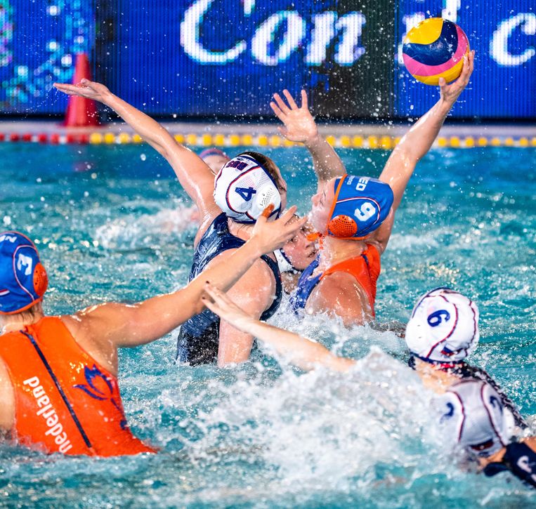 Waterpolo: de vrouwen in actie tegen Rusland. Beeld orangepictures/Giorgio Scala