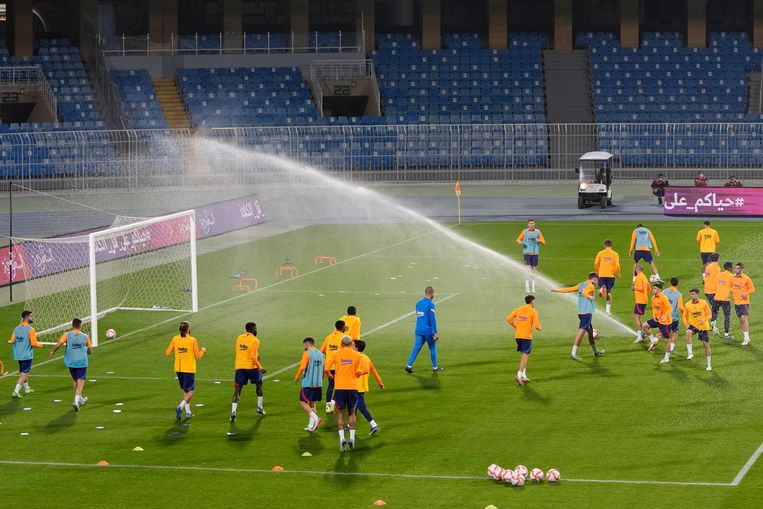 Barcelona op training in Riyad. Beeld AP