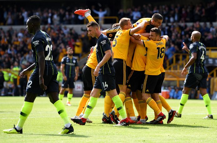 Willy Boly van Wolverhampton Wanderers heeft de score geopend.