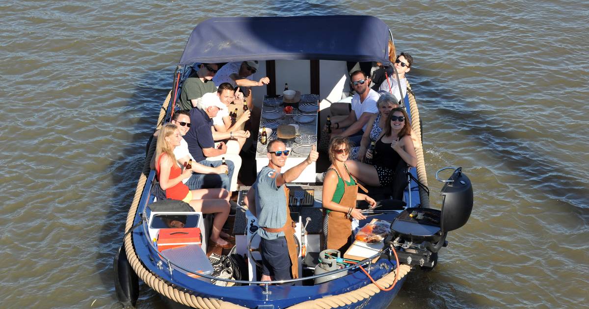 beoefenaar Baan ethiek Varen en barbecueën doe je tegelijk op de boot van Emiel | Dordrecht | AD.nl