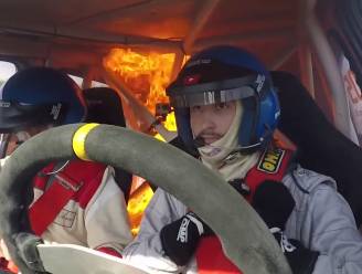 Racepiloten moeten vluchten terwijl hun wagen in brand staat