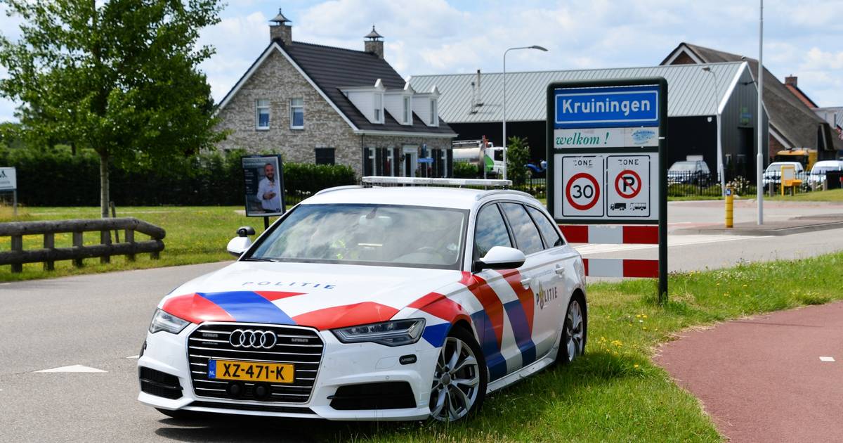 Skater gewond bij botsing met auto Kruiningen.