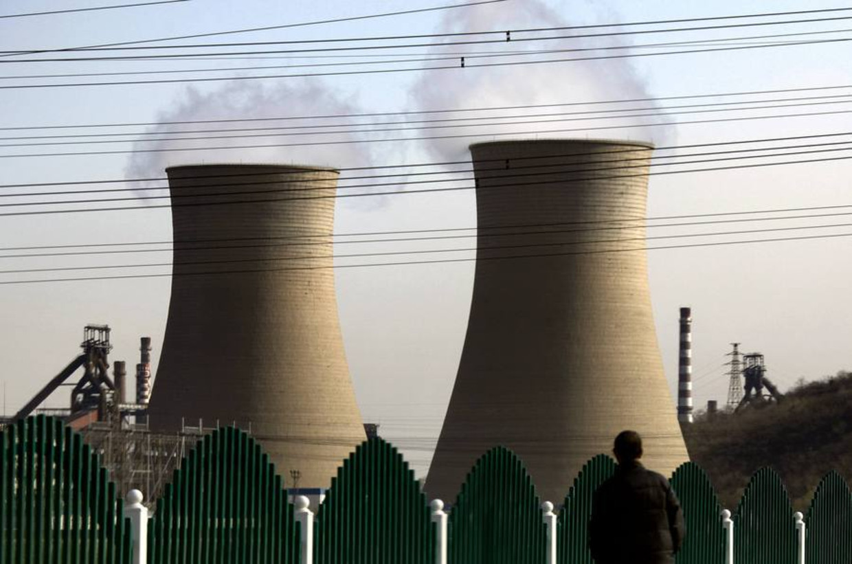 De uitstoot van een elektriciteitscentrale in Peking, China. Beeld reuters