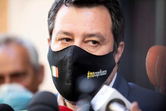 Lega-partijleider Matteo Salvini neemt het op voor de van de dodelijke schoten verdachte politicus.