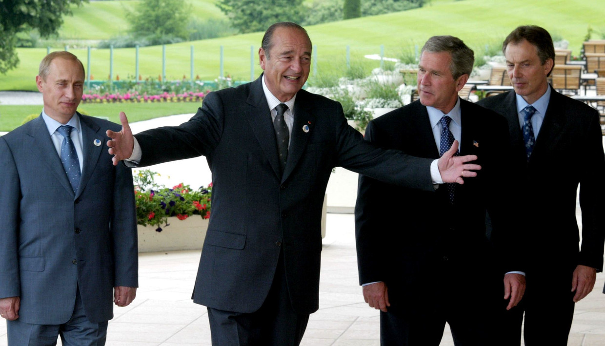 Chirac liet zich niet door Bush (tweede van rechts) en Blair (rechts) meesleuren in de Irakoorlog. Beeld AP