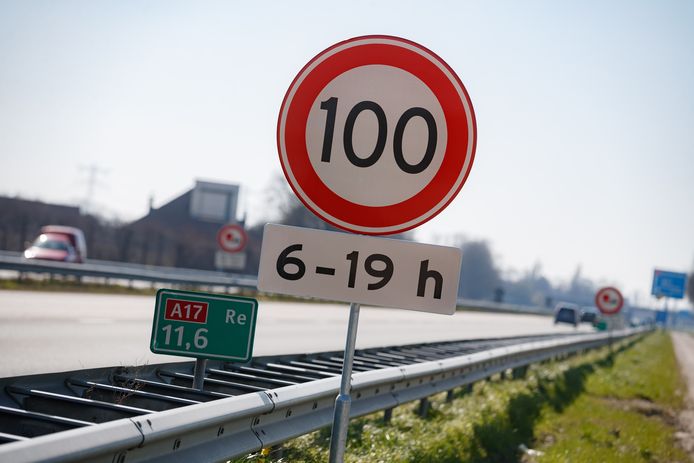 Begrip propeller Gevangene Geldt 100 km/u op de snelweg alleen als er borden staan?' | Auto |  gelderlander.nl
