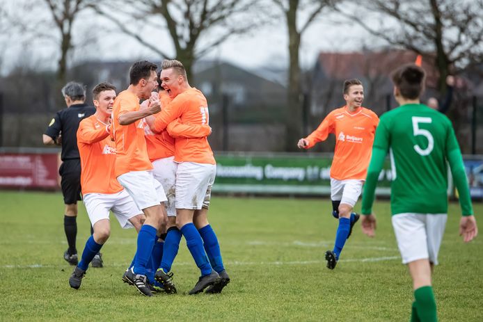 De reden is natuurlijk vrij somber, maar voor Seolto betekent de beslissing van de KNVB dat het ook volgend seizoen in de zaterdag derde klasse B uitkomt. Ondanks de steeds groter wordende degradatiezorgen.