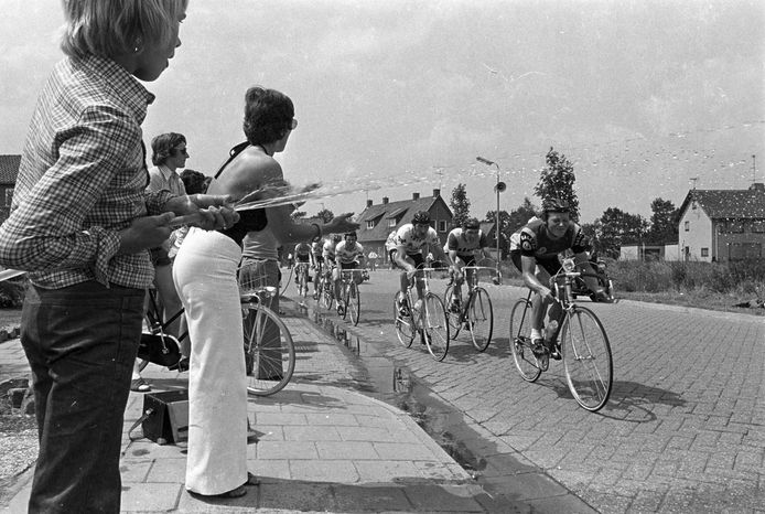 Hoogerheide: het Nederlands kampioenschap wielrennen: deelnemers aan de wedstrijd voor heren (profs)
