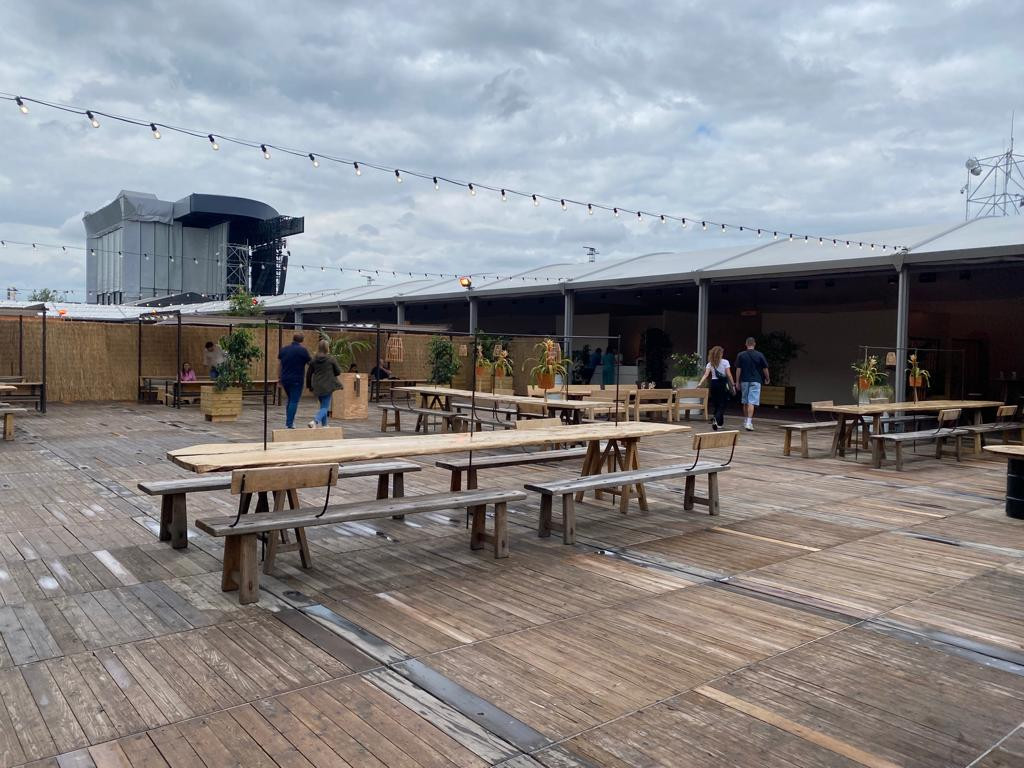 IN BEELD. Zo genieten vips van Werchter privécatering, cocktails en