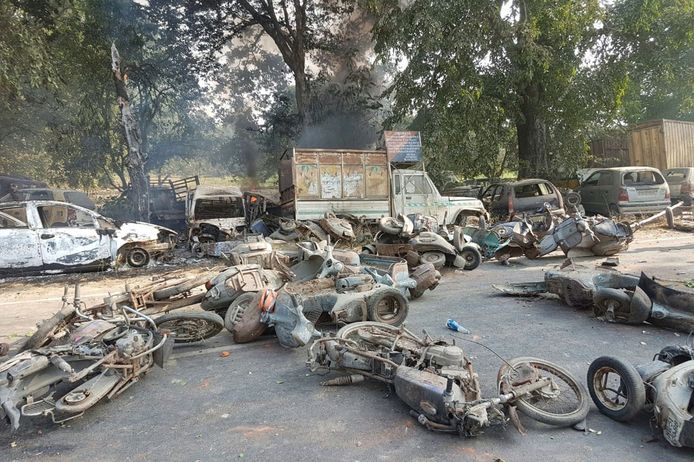 In december vorig jaar brak er in het dorp Chingravati in de noordelijke staat Uttar Pradesh geweld uit nadat er enkele dode koeien waren ontdekt. Bij het geweld kwamen twee mensen om het leven, tientallen auto's en motorfietsen werden in brand gestoken.