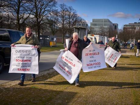 Marktkooplui voeren actie: zij willen weer sokken en ondergoed verkopen