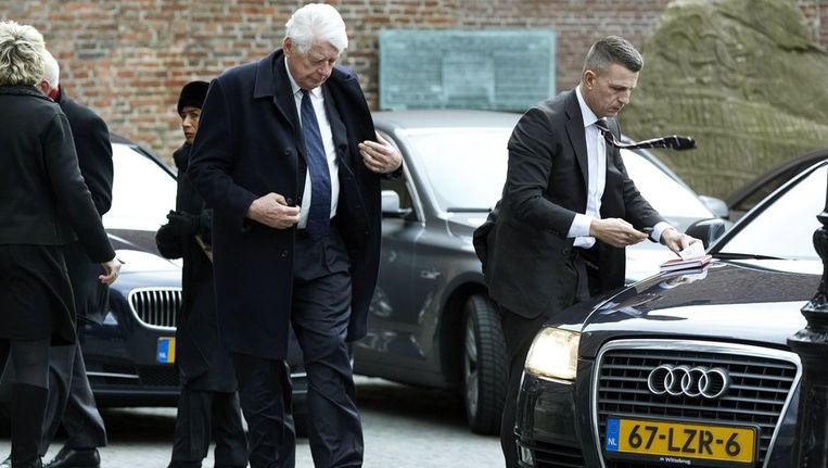 Oud-premier Wim Kok komt aan bij de Domkerk. Beeld anp