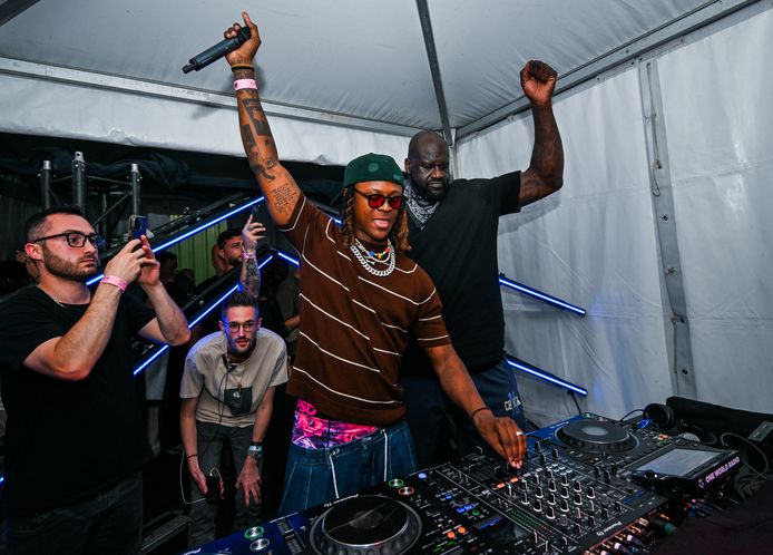 IN BEELD. Letterlijk de grootste, en dat in het kleinste kamertje van ...