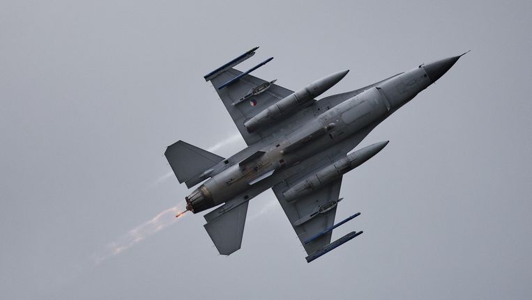 Een Nederlandse F-16 in actie tijdens de luchtmachtdagen. Beeld ANP