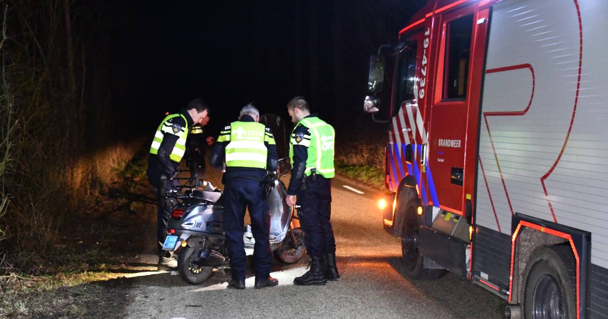 Zwaargewonde bij ongeluk met scooter in Hoedekenskerke.