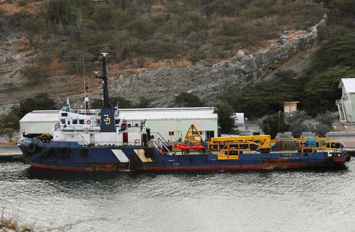 De autoriteiten in Curaçao beletten dat containers op het schip worden geladen.