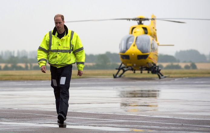 Prins William in 2015, als piloot bij de East Anglian Air Ambulance (EAAA)