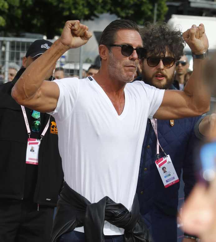 Mario Cipollini gefotografeerd tijdens etappe 7 van de 99e Giro d'Italia in 2016.