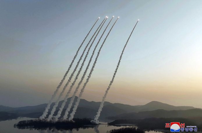 Beelden van eerdere raketlanceringen door Noord-Korea.