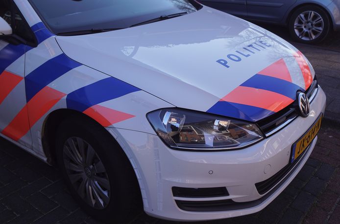 Een politiewagen tijdens een inzet.