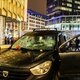 "Waarom springen ze op het dak van die auto, papa?"