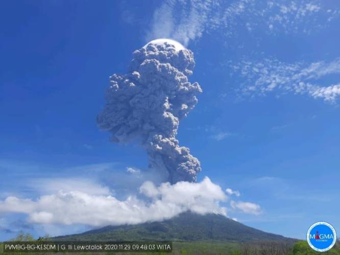 Indonesische vulkaan barst twee keer uit in drie dagen tijd