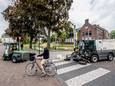 De nieuwe, extra borstel- en veegcombinatie bij de Burense Poort, die Tiel schoner en frisser moet krijgen.