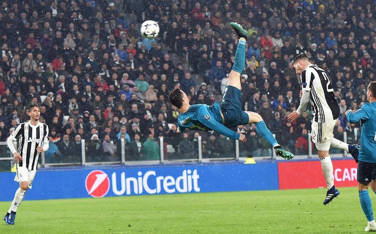 Cristiano Ronaldo's tweede doelpunt tegen Juve was een weergaloos pareltje.  Beeld EPA