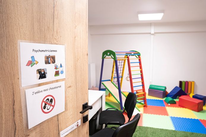 Le centre est divisé en plusieurs espaces dédiés à chaque professionnel et aménagés en fonction des spécificités de son métier et des activités qu'il propose aux enfants.