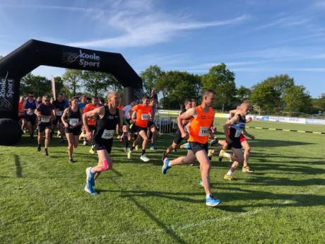 Ronnie Overgaauw binnen het uur Dwars door Domburg