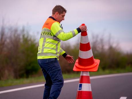 A65 richting Den Bosch is dicht door een ongeluk met een vrachtwagen