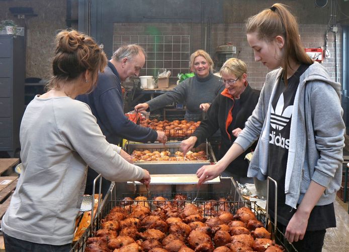 Een oliebollenactie elders in het land op archiefbeeld.