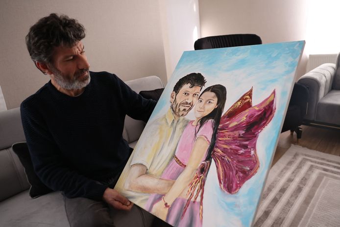 Het schilderij dat Mesut Hancer kreeg, met veran Irmak afgebeeld als engel.