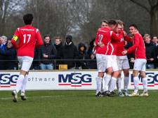 Siem Velthoven verguisd, maar vooral bejubeld: Right-Oh wint derby van Raamsdonk