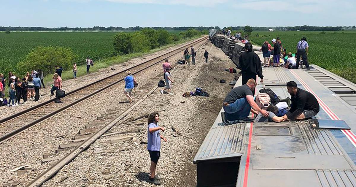 Doden en tientallen gewonden na botsing tussen trein en vuilniswagen in VS.