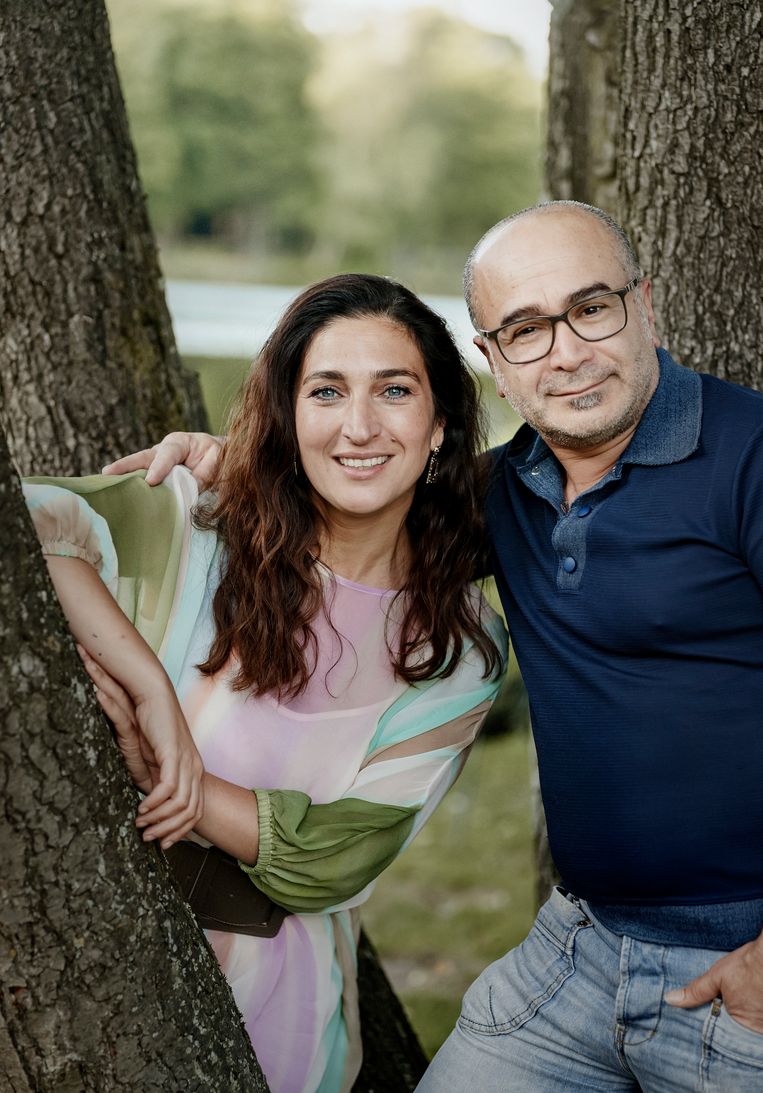 Zuhal: ‘Bij de intro van ‘Dallas’ of bij ‘Tien om te zien’ stonden mama en hij altijd te dansen in de woonkamer’ Beeld © Eric de Mildt