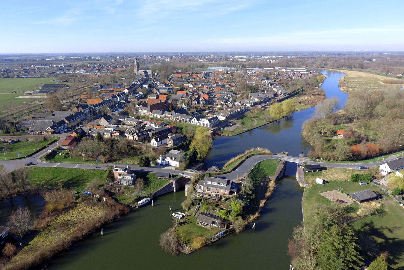 Groeten uit Asperen, een stadje met een roerige geschiedenis | Foto ...