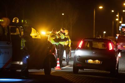 Urk voor derde avond op rij afgesloten: politiecontroles op alle toegangswegen