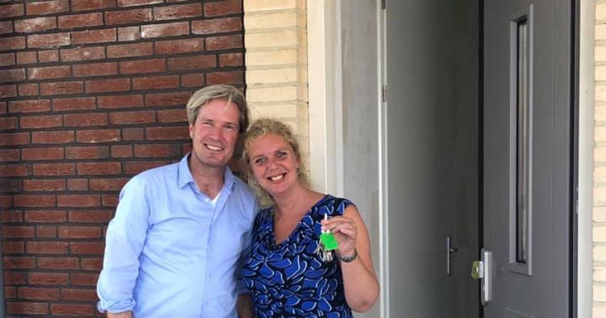 Burgemeester blij met sleutel van z'n huis in Hekelingen (en vertrekt weldra uit Schiedam)