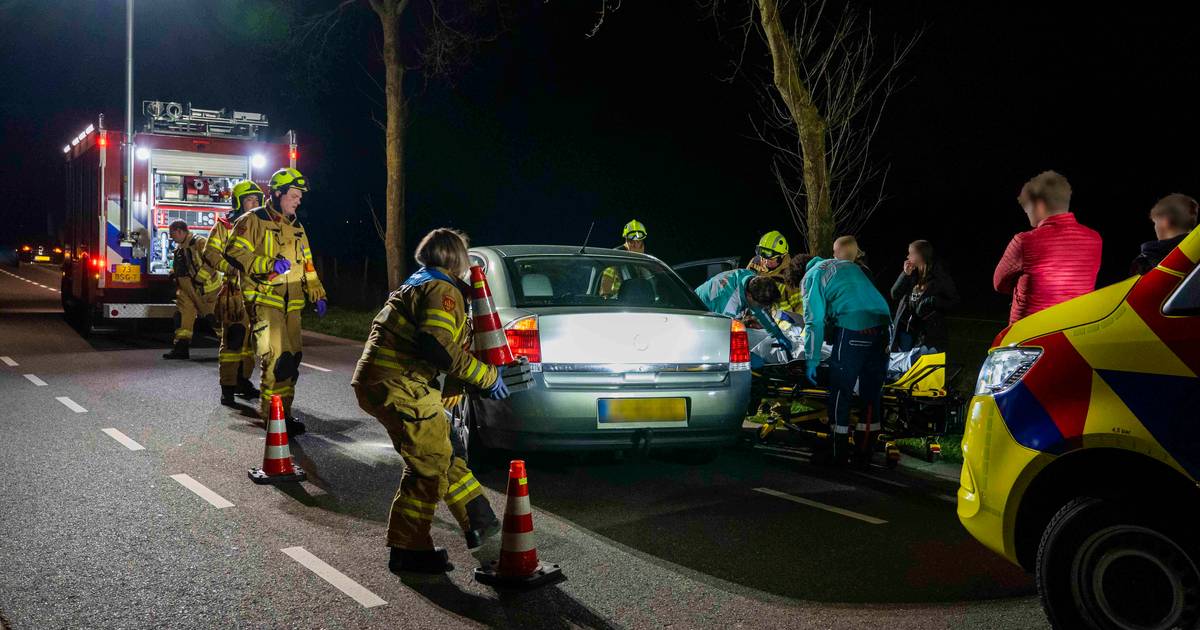 Persoon aangereden na ‘verkeersruzie’: bestuurder laat auto verderop achter en vlucht.