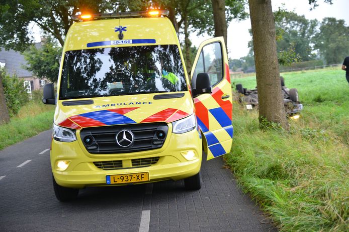 Bestuurder belandt op dak op de Galderseweg in Galder.
