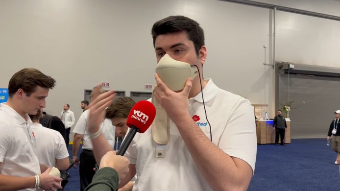 Skyted prevents anyone from eavesdropping on you while you're on the phone.