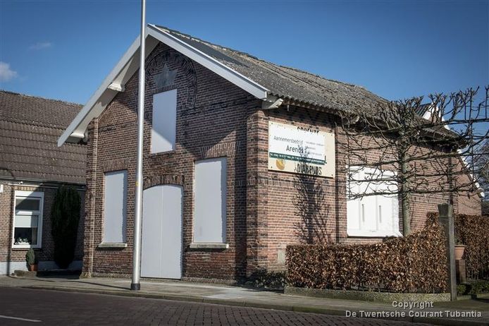 De voormalige synagoge aan de Almeloseweg in Vriezenveen.